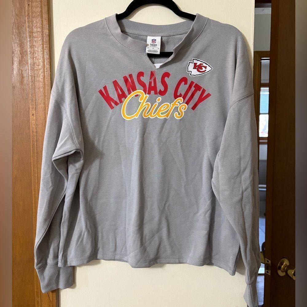 Nwt size medium women’s Kansas City chiefs sweatshirt